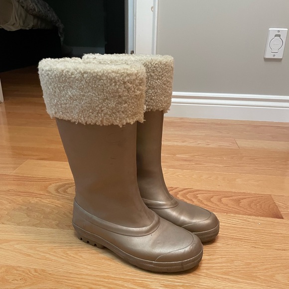 UGG Shoes - Ugg Millcreek Welly Rubber Boots
